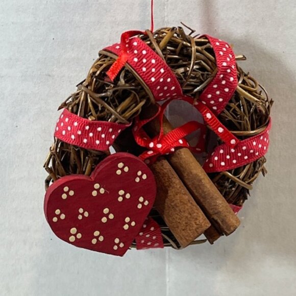 Mini Wreath Wooden Heart Cinnamon Sticks Christmas Tree Ornament - Picture 3 of 11